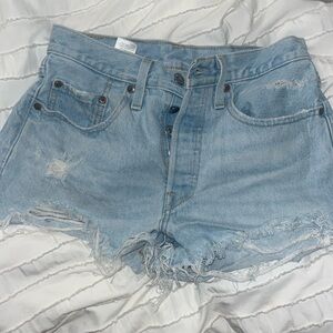 Lightly worn levis 501 shorts!